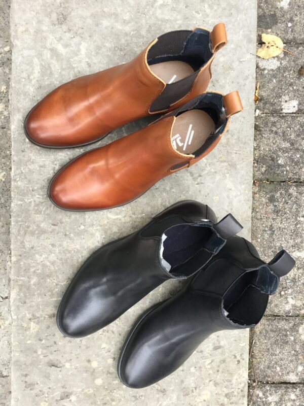 Klassiks släta jodhpurs i läder med resår i sidorna, svarta och konjaksbruna